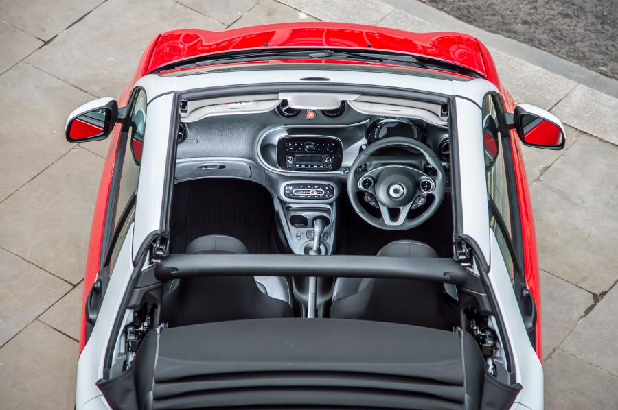  Smart ForTwo Passion Cabrio 2016 года  (UK) (фото 2 из 30)